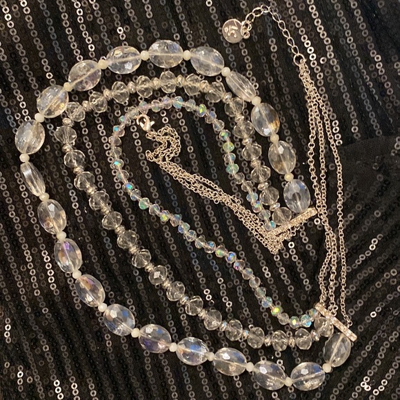 LIZ CLAIBORNE - necklace: triple-tier, multi-sized clear iridescent beads, adj. - Picture 6 of 16